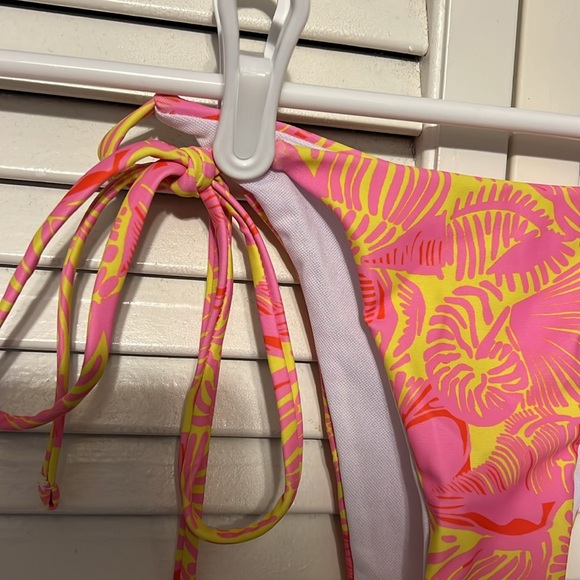 A Cute Bikini Bottom Size Small for this upcoming summer a day at the beach - Picture 3 of 9